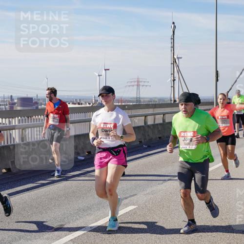 03.10.2025 - Köhlbrandbrückenlauf Michael Burmester http://msf.ph/oto/9112264 03.10.2025 12:54:24 Position 2 5578, 4786, 5235 meine-sportfotos.de