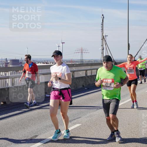 03.10.2025 - Köhlbrandbrückenlauf Michael Burmester http://msf.ph/oto/9112272 03.10.2025 12:54:24 Position 2 5578, 5235, 6756 meine-sportfotos.de