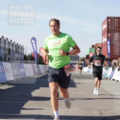 03.10.2025 - Köhlbrandbrückenlauf Jannik Wohlers http://msf.ph/oto/9112275 03.10.2025 13:00:56 Ziel 4069, 4177, 4407, 4425, 4512, 4820, 6042, 6464, 6525 meine-sportfotos.de