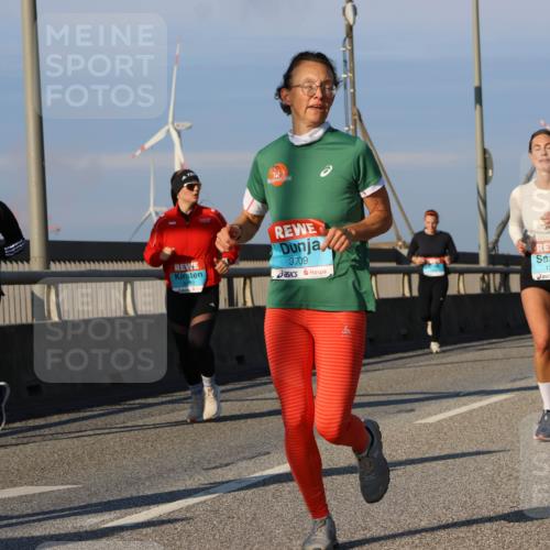 03.10.2025 - Köhlbrandbrückenlauf Strokosch-Dieckow http://msf.ph/oto/9112278 03.10.2025 09:45:35 Position 2 37341, 3709, 1203, 100 meine-sportfotos.de