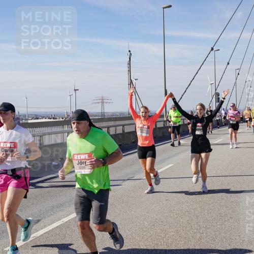 03.10.2025 - Köhlbrandbrückenlauf Michael Burmester http://msf.ph/oto/9112280 03.10.2025 12:54:25 Position 2 5235 meine-sportfotos.de
