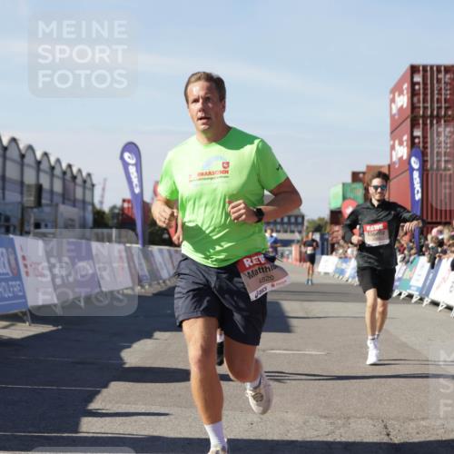 03.10.2025 - Köhlbrandbrückenlauf Jannik Wohlers http://msf.ph/oto/9112281 03.10.2025 13:00:56 Ziel 4069, 4177, 4407, 4425, 4512, 4820, 6042, 6464, 6525 meine-sportfotos.de