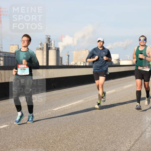 03.10.2025 - Köhlbrandbrückenlauf Lena Gebhardt http://msf.ph/oto/9112282 03.10.2025 09:42:22 Position 2 1027 meine-sportfotos.de