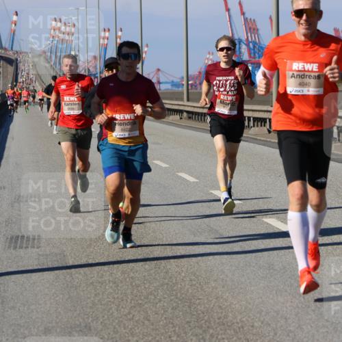 03.10.2025 - Köhlbrandbrückenlauf Strokosch-Dieckow http://msf.ph/oto/9112285 03.10.2025 12:41:11 Position 3 6656, 6422, 2015, 4040 meine-sportfotos.de