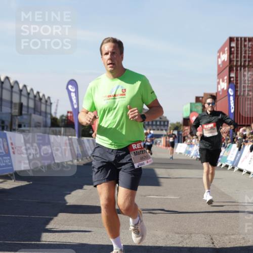 03.10.2025 - Köhlbrandbrückenlauf Jannik Wohlers http://msf.ph/oto/9112287 03.10.2025 13:00:56 Ziel 4069, 4177, 4407, 4425, 4512, 4820, 6042, 6464, 6525 meine-sportfotos.de
