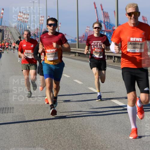 03.10.2025 - Köhlbrandbrückenlauf Strokosch-Dieckow http://msf.ph/oto/9112295 03.10.2025 12:41:11 Position 3 6656, 6422, 4040 meine-sportfotos.de