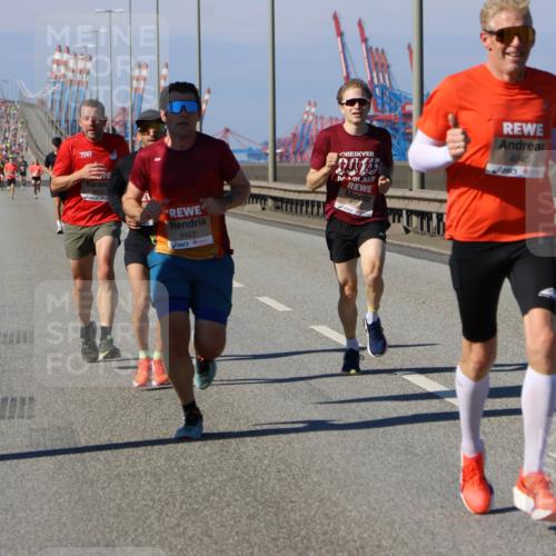 03.10.2025 - Köhlbrandbrückenlauf Strokosch-Dieckow http://msf.ph/oto/9112303 03.10.2025 12:41:12 Position 3 6422, 4040, 630 meine-sportfotos.de