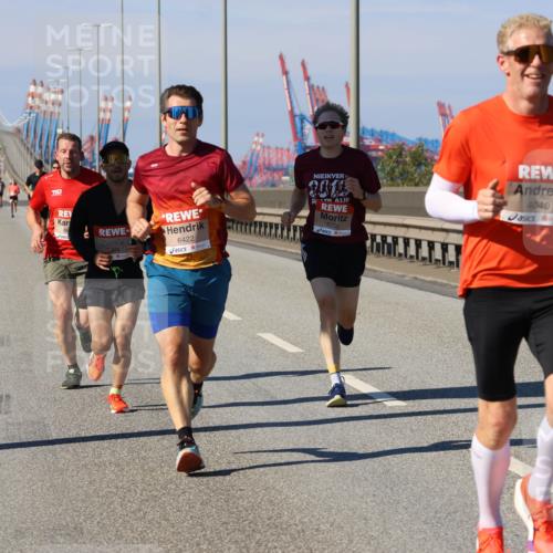 03.10.2025 - Köhlbrandbrückenlauf Strokosch-Dieckow http://msf.ph/oto/9112307 03.10.2025 12:41:12 Position 3 66, 6422, 2012, 6333, 4040 meine-sportfotos.de