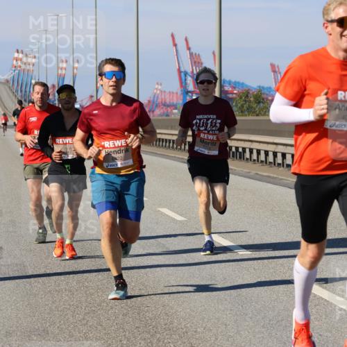 03.10.2025 - Köhlbrandbrückenlauf Strokosch-Dieckow http://msf.ph/oto/9112313 03.10.2025 12:41:12 Position 3 6422, 2015, 6333, 4040 meine-sportfotos.de