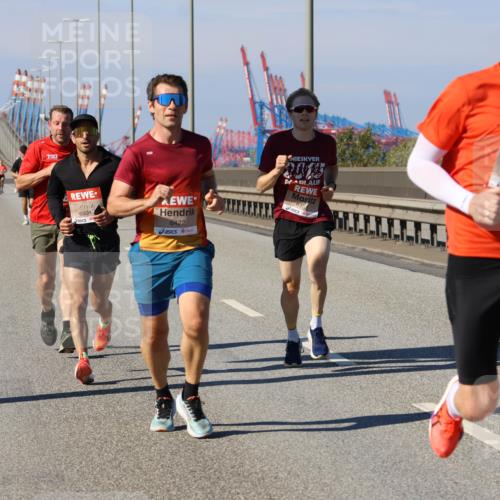 03.10.2025 - Köhlbrandbrückenlauf Strokosch-Dieckow http://msf.ph/oto/9112321 03.10.2025 12:41:12 Position 3 6804, 6422, 2015, 633, 4040 meine-sportfotos.de