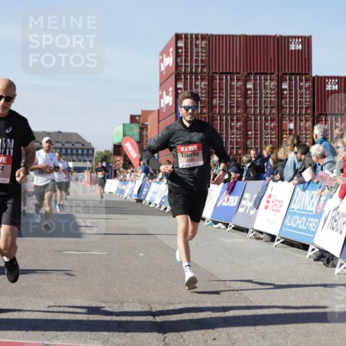 03.10.2025 - Köhlbrandbrückenlauf Jannik Wohlers http://msf.ph/oto/9112323 03.10.2025 13:00:57 Ziel 4069, 4177, 4407, 4425, 4512, 4820, 6042, 6464, 6525 meine-sportfotos.de