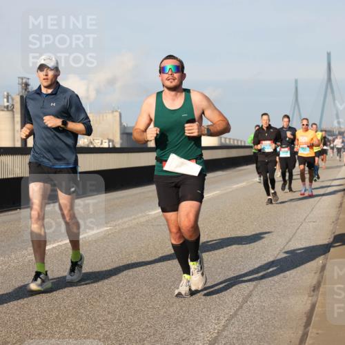 03.10.2025 - Köhlbrandbrückenlauf Lena Gebhardt http://msf.ph/oto/9112326 03.10.2025 09:42:23 Position 2  meine-sportfotos.de