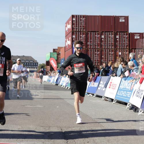 03.10.2025 - Köhlbrandbrückenlauf Jannik Wohlers http://msf.ph/oto/9112329 03.10.2025 13:00:57 Ziel 4069, 4177, 4407, 4425, 4512, 4820, 6042, 6464, 6525 meine-sportfotos.de