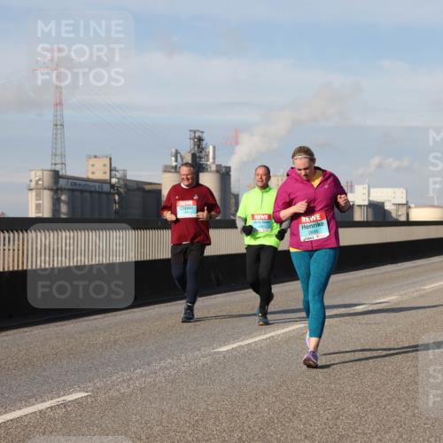 03.10.2025 - Köhlbrandbrückenlauf Lena Gebhardt http://msf.ph/oto/9112330 03.10.2025 10:15:59 Position 2 2666 meine-sportfotos.de