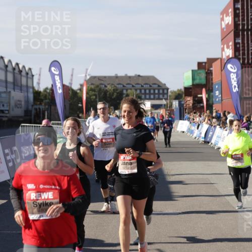 03.10.2025 - Köhlbrandbrückenlauf Jannik Wohlers http://msf.ph/oto/9112331 03.10.2025 13:31:15 Ziel 4800, 4967, 5030, 5310, 5362, 5378, 5772, 5773, 6242, 6243, 6375, 6559, 6731 meine-sportfotos.de