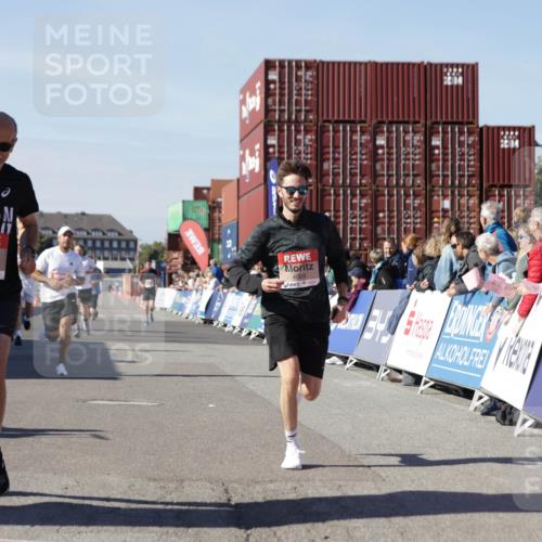 03.10.2025 - Köhlbrandbrückenlauf Jannik Wohlers http://msf.ph/oto/9112333 03.10.2025 13:00:57 Ziel 4069, 4177, 4407, 4425, 4512, 4820, 6042, 6464, 6525 meine-sportfotos.de
