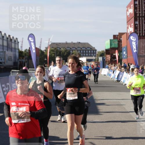 03.10.2025 - Köhlbrandbrückenlauf Jannik Wohlers http://msf.ph/oto/9112336 03.10.2025 13:31:15 Ziel 4800, 4967, 5030, 5310, 5362, 5378, 5772, 5773, 6242, 6243, 6375, 6559, 6731 meine-sportfotos.de