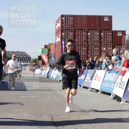 03.10.2025 - Köhlbrandbrückenlauf Jannik Wohlers http://msf.ph/oto/9112340 03.10.2025 13:00:57 Ziel 4069, 4177, 4407, 4425, 4512, 4820, 6042, 6464, 6525 meine-sportfotos.de