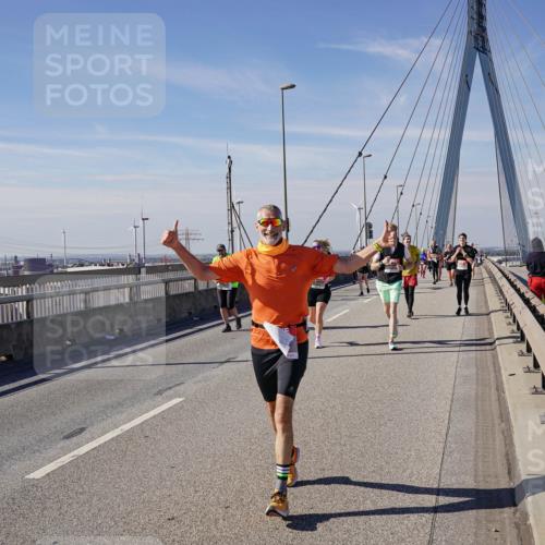 03.10.2025 - Köhlbrandbrückenlauf Michael Burmester http://msf.ph/oto/9112341 03.10.2025 12:54:28 Position 2  meine-sportfotos.de