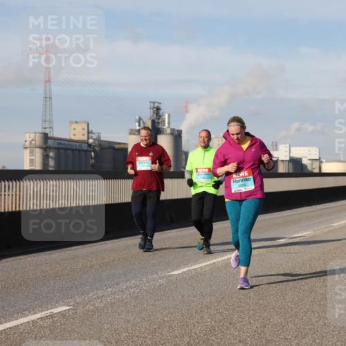 03.10.2025 - Köhlbrandbrückenlauf Lena Gebhardt http://msf.ph/oto/9112344 03.10.2025 10:15:59 Position 2 2666 meine-sportfotos.de