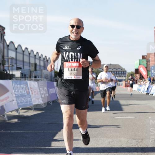 03.10.2025 - Köhlbrandbrückenlauf Jannik Wohlers http://msf.ph/oto/9112352 03.10.2025 13:00:58 Ziel 4069, 4140, 4177, 4407, 4425, 4512, 4820, 6042, 6464 meine-sportfotos.de