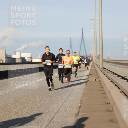 03.10.2025 - Köhlbrandbrückenlauf Lena Gebhardt http://msf.ph/oto/9112358 03.10.2025 09:42:24 Position 2  meine-sportfotos.de