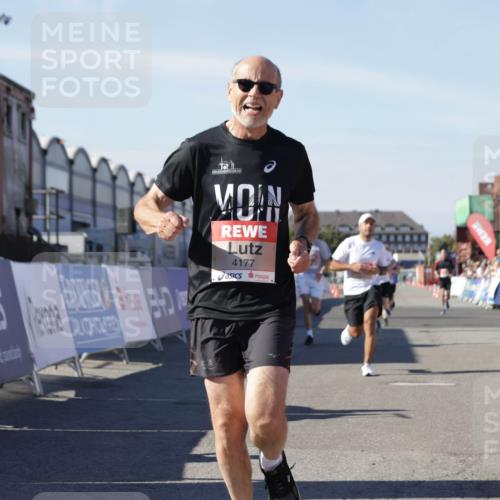 03.10.2025 - Köhlbrandbrückenlauf Jannik Wohlers http://msf.ph/oto/9112366 03.10.2025 13:00:58 Ziel 4069, 4140, 4177, 4407, 4425, 4512, 4820, 6042, 6464 meine-sportfotos.de
