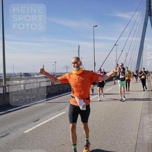03.10.2025 - Köhlbrandbrückenlauf Michael Burmester http://msf.ph/oto/9112367 03.10.2025 12:54:28 Position 2  meine-sportfotos.de