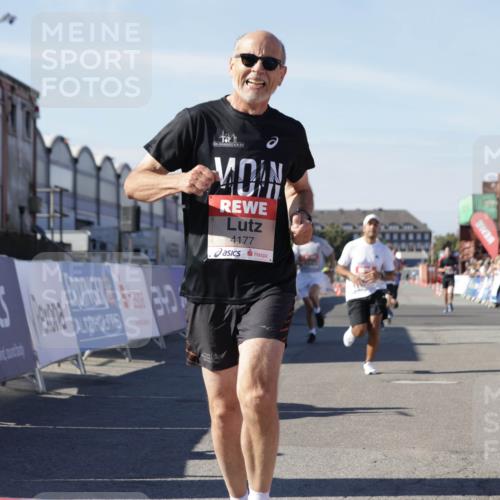 03.10.2025 - Köhlbrandbrückenlauf Jannik Wohlers http://msf.ph/oto/9112372 03.10.2025 13:00:58 Ziel 4069, 4140, 4177, 4407, 4425, 4512, 4820, 6042, 6464 meine-sportfotos.de