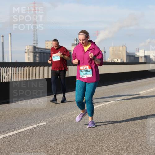 03.10.2025 - Köhlbrandbrückenlauf Lena Gebhardt http://msf.ph/oto/9112374 03.10.2025 10:16:00 Position 2 2666 meine-sportfotos.de