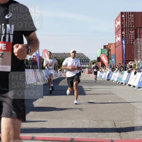 03.10.2025 - Köhlbrandbrückenlauf Jannik Wohlers http://msf.ph/oto/9112379 03.10.2025 13:00:59 Ziel 4069, 4140, 4177, 4407, 4425, 4512, 4820, 6464 meine-sportfotos.de