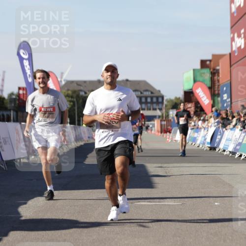 03.10.2025 - Köhlbrandbrückenlauf Jannik Wohlers http://msf.ph/oto/9112386 03.10.2025 13:00:59 Ziel 4069, 4140, 4177, 4407, 4425, 4512, 4820, 6464 meine-sportfotos.de