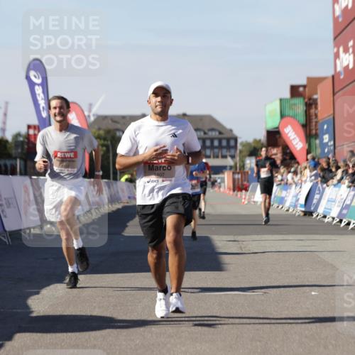 03.10.2025 - Köhlbrandbrückenlauf Jannik Wohlers http://msf.ph/oto/9112391 03.10.2025 13:00:59 Ziel 4069, 4140, 4177, 4407, 4425, 4512, 4820, 6464 meine-sportfotos.de