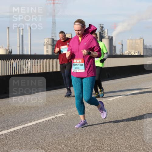 03.10.2025 - Köhlbrandbrückenlauf Lena Gebhardt http://msf.ph/oto/9112397 03.10.2025 10:16:01 Position 2 2666 meine-sportfotos.de