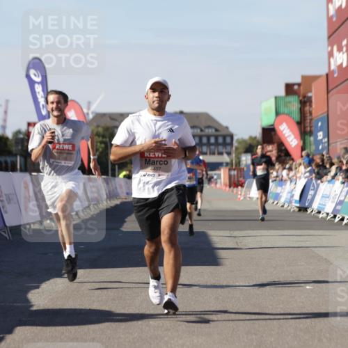 03.10.2025 - Köhlbrandbrückenlauf Jannik Wohlers http://msf.ph/oto/9112401 03.10.2025 13:00:59 Ziel 4069, 4140, 4177, 4407, 4425, 4512, 4820, 6464 meine-sportfotos.de