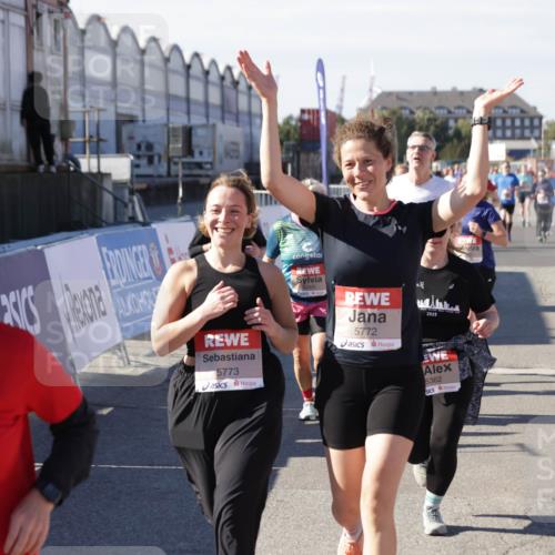 03.10.2025 - Köhlbrandbrückenlauf Jannik Wohlers http://msf.ph/oto/9112406 03.10.2025 13:31:16 Ziel 4800, 4967, 5030, 5310, 5362, 5378, 5772, 5773, 6242, 6243, 6375, 6559, 6731 meine-sportfotos.de