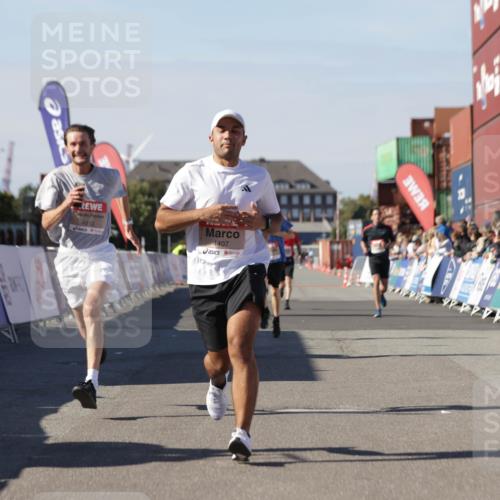 03.10.2025 - Köhlbrandbrückenlauf Jannik Wohlers http://msf.ph/oto/9112410 03.10.2025 13:00:59 Ziel 4069, 4140, 4177, 4407, 4425, 4512, 4820, 6464 meine-sportfotos.de