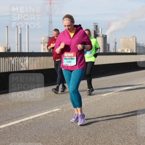 03.10.2025 - Köhlbrandbrückenlauf Lena Gebhardt http://msf.ph/oto/9112418 03.10.2025 10:16:01 Position 2 2666 meine-sportfotos.de