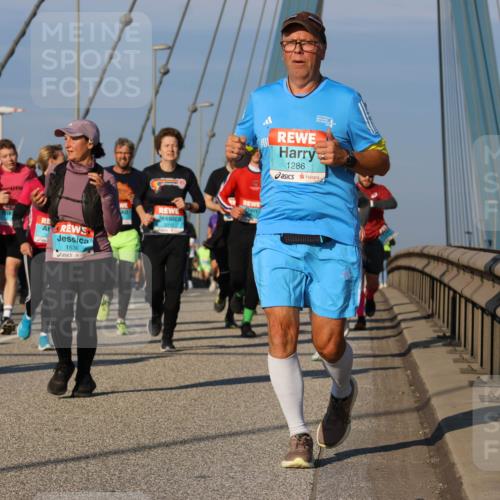 03.10.2025 - Köhlbrandbrückenlauf Strokosch-Dieckow http://msf.ph/oto/9112420 03.10.2025 09:45:49 Position 2 1536, 1286 meine-sportfotos.de
