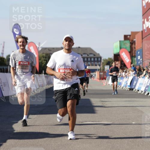 03.10.2025 - Köhlbrandbrückenlauf Jannik Wohlers http://msf.ph/oto/9112423 03.10.2025 13:01:00 Ziel 4069, 4140, 4177, 4407, 4425, 4512, 4820, 6464 meine-sportfotos.de