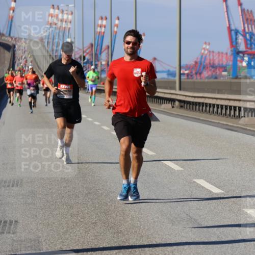 03.10.2025 - Köhlbrandbrückenlauf Strokosch-Dieckow http://msf.ph/oto/9112427 03.10.2025 12:41:21 Position 3 89 meine-sportfotos.de