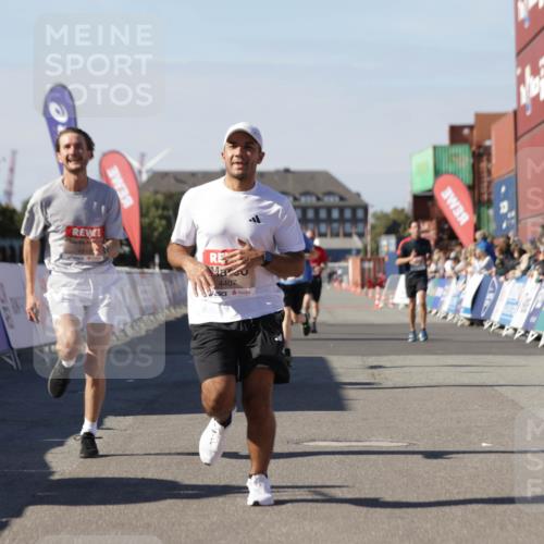 03.10.2025 - Köhlbrandbrückenlauf Jannik Wohlers http://msf.ph/oto/9112430 03.10.2025 13:01:00 Ziel 4069, 4140, 4177, 4407, 4425, 4512, 4820, 6464 meine-sportfotos.de