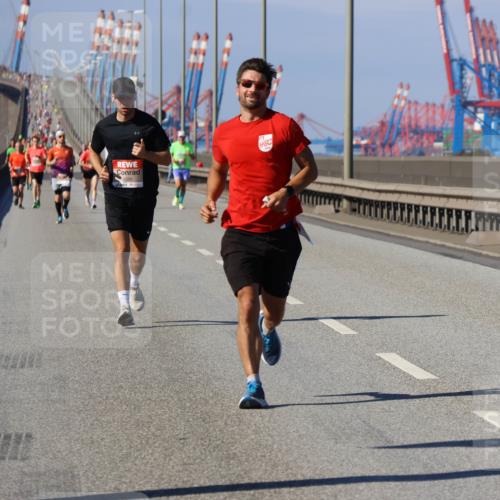 03.10.2025 - Köhlbrandbrückenlauf Strokosch-Dieckow http://msf.ph/oto/9112437 03.10.2025 12:41:22 Position 3 4089 meine-sportfotos.de