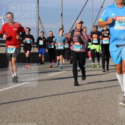 03.10.2025 - Köhlbrandbrückenlauf Strokosch-Dieckow http://msf.ph/oto/9112441 03.10.2025 09:45:50 Position 2 124, 1375, 3010, 1536, 1286 meine-sportfotos.de