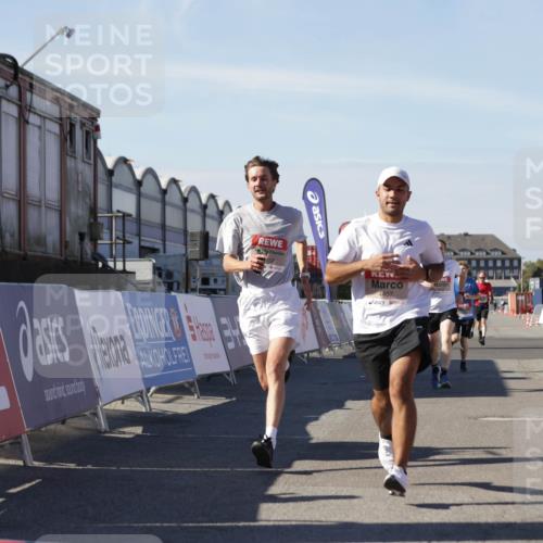 03.10.2025 - Köhlbrandbrückenlauf Jannik Wohlers http://msf.ph/oto/9112448 03.10.2025 13:01:00 Ziel 4069, 4140, 4177, 4407, 4425, 4512, 4820, 6464 meine-sportfotos.de
