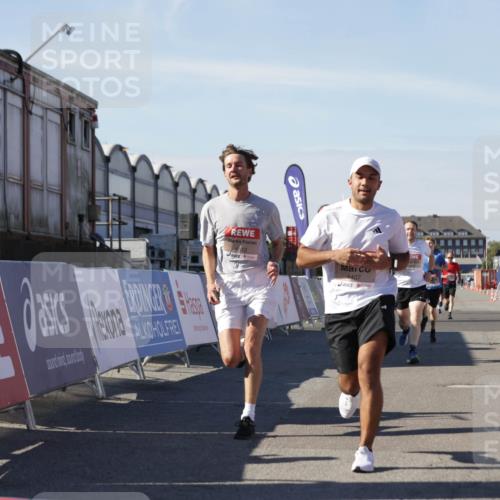 03.10.2025 - Köhlbrandbrückenlauf Jannik Wohlers http://msf.ph/oto/9112454 03.10.2025 13:01:00 Ziel 4069, 4140, 4177, 4407, 4425, 4512, 4820, 6464 meine-sportfotos.de