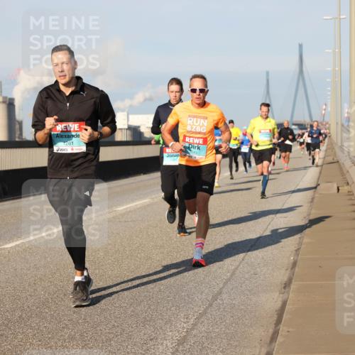 03.10.2025 - Köhlbrandbrückenlauf Lena Gebhardt http://msf.ph/oto/9112457 03.10.2025 09:42:26 Position 2 1261, 3043 meine-sportfotos.de