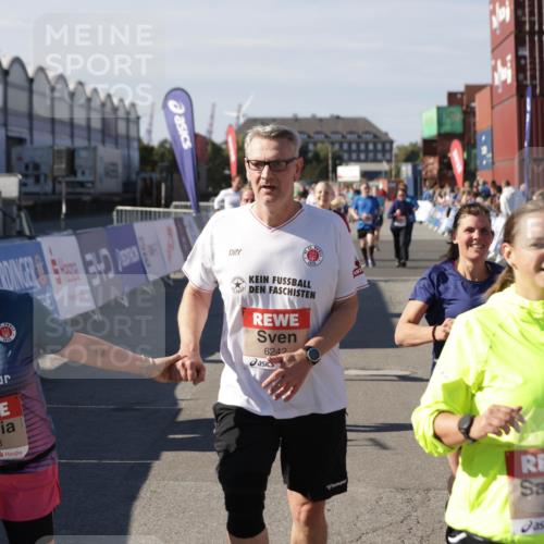 03.10.2025 - Köhlbrandbrückenlauf Jannik Wohlers http://msf.ph/oto/9112465 03.10.2025 13:31:18 Ziel 4800, 4967, 5030, 5310, 5362, 5378, 5772, 5773, 6242, 6243, 6559, 6731 meine-sportfotos.de