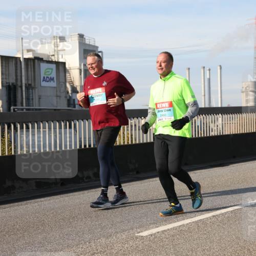 03.10.2025 - Köhlbrandbrückenlauf Lena Gebhardt http://msf.ph/oto/9112474 03.10.2025 10:16:03 Position 2 3349, 2480 meine-sportfotos.de