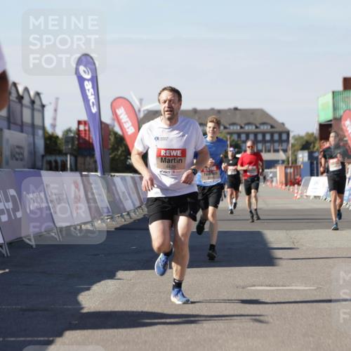 03.10.2025 - Köhlbrandbrückenlauf Jannik Wohlers http://msf.ph/oto/9112508 03.10.2025 13:01:02 Ziel 4039, 4069, 4140, 4177, 4407, 4425, 4512, 4820, 6464 meine-sportfotos.de